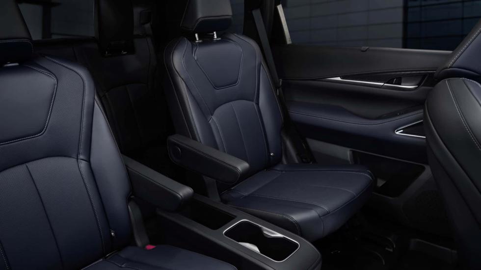 To Infiniti QX60 ανανεώθηκε και απέκτησε έκδοση Sport